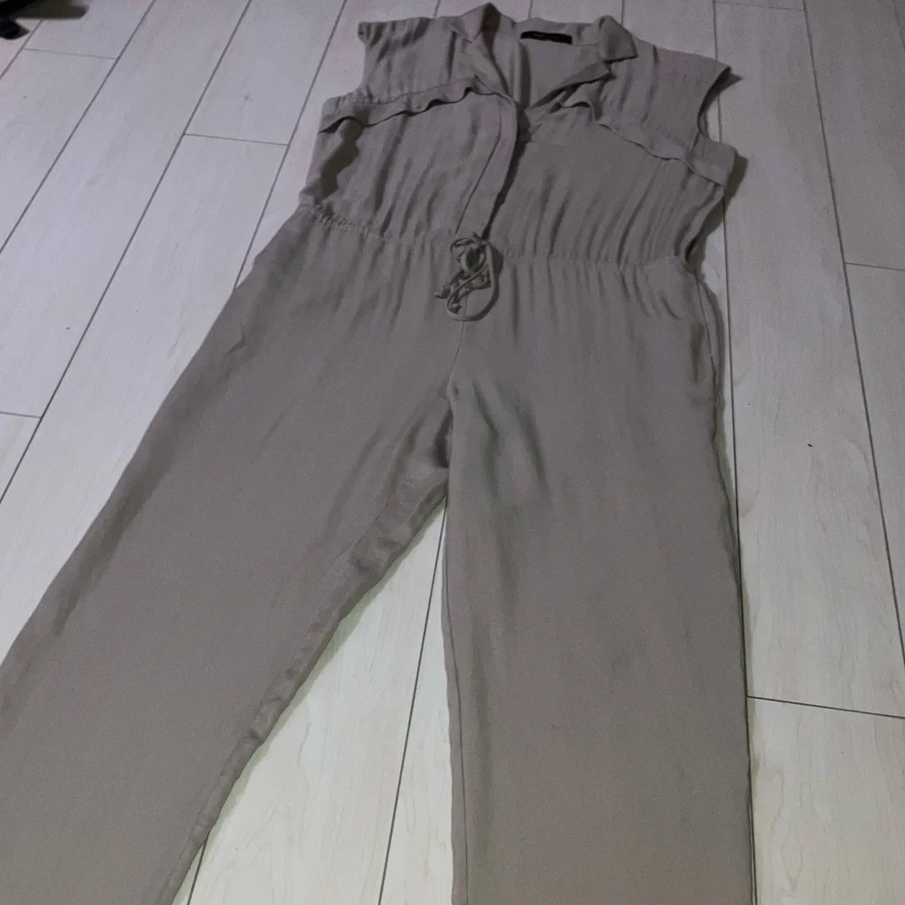 BCBGMAXAZRIA “COLE” Sleeveless Utility Jumpsuit - Picture 4 of 17